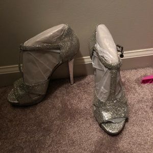 MK silver glitter heels new size 8